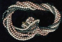 black-white-pearls-collar
