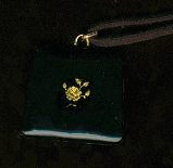 Pendant varnishes black and golden rose. 